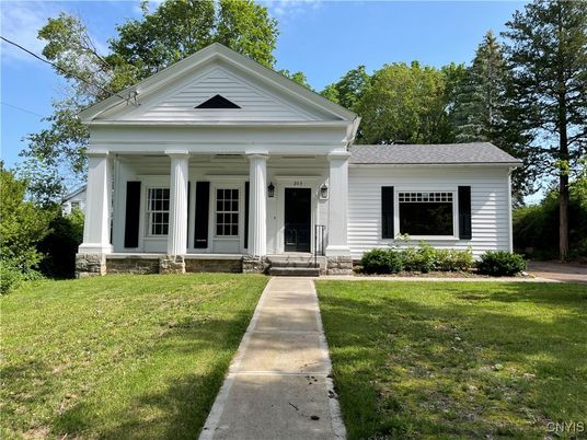 Exterior, Facade, American Craftsman