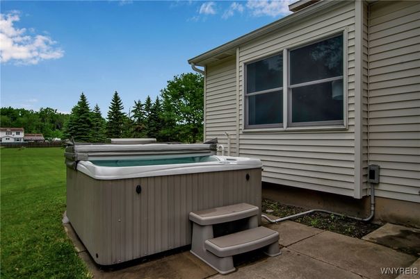 Exterior, Hot Tub