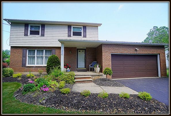 Attached, Exterior, Facade, Brick Facade, Split Level