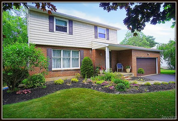 Attached, Exterior, Facade, Brick Facade, Raised Ranch