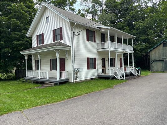 Exterior, Facade, Farmhouse
