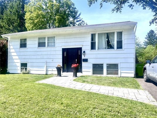 Exterior, Facade, Raised Ranch