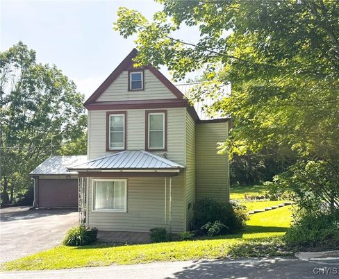 Attached, Exterior, Facade, Queen Anne Victorian