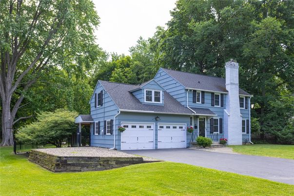 Attached, Exterior, Facade, Cape Cod