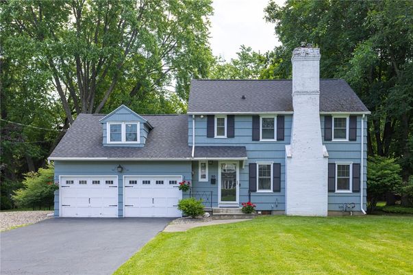 Attached, Exterior, Facade, Cape Cod