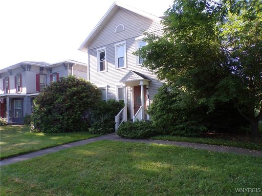 Backyard, Exterior, Facade, Queen Anne Victorian