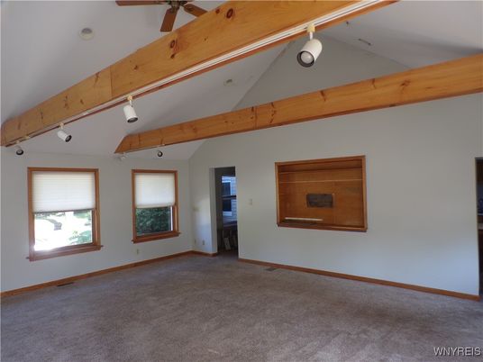 Empty room, Interior, Wooden Beams