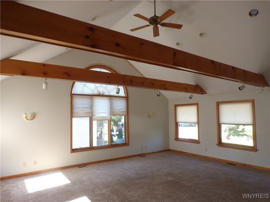 Empty room, Interior, Wooden Beams