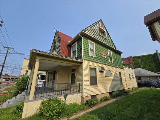 Exterior, Facade, Queen Anne Victorian