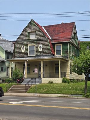 Exterior, Facade, Queen Anne Victorian