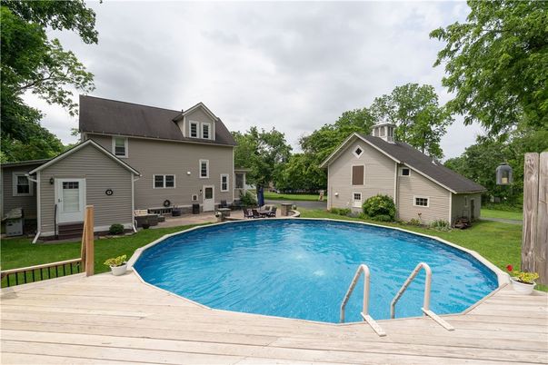 Exterior, Pool