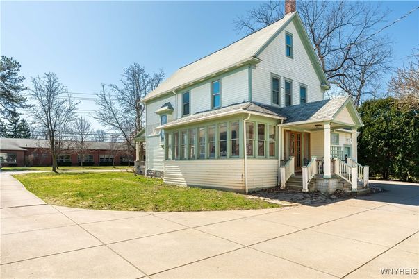 Exterior, Facade, Farmhouse