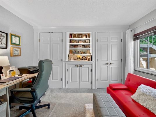 Home Office, Interior