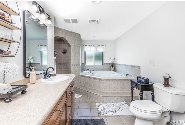 Bathroom, Dual Sink Vanities, Interior, Recessed Lighting