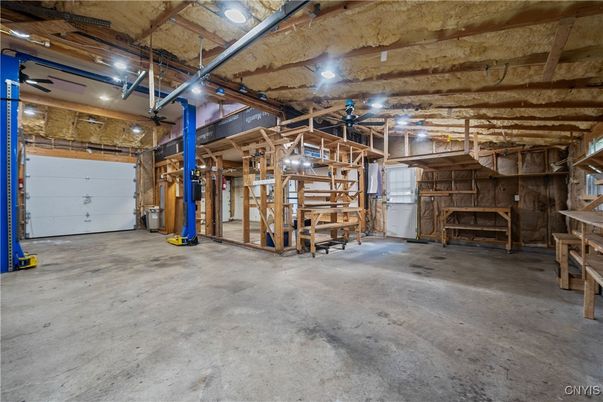 Garage, Interior, Wooden Beams