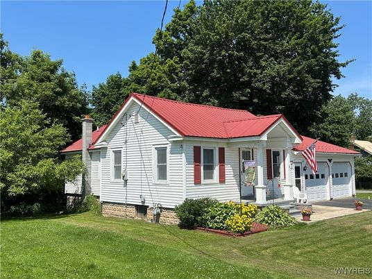 Backyard, Detached Garage, Exterior, Facade, Cape Cod