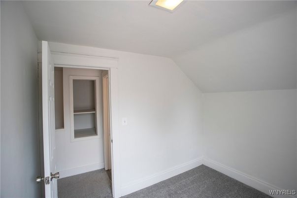 Empty room, Interior