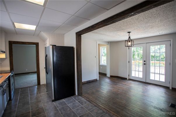 Empty room, Interior, Pendant Lights, Wood Texture Flooring