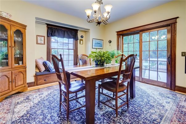 Chandelier, Dining room, Interior
