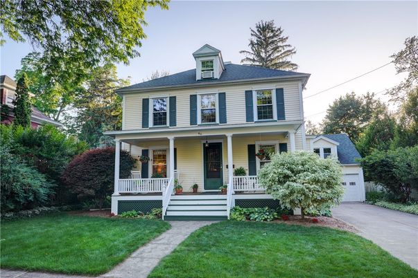 Attached, Exterior, Facade, American Foursquare