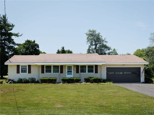 Attached, Exterior, Facade, Ranch