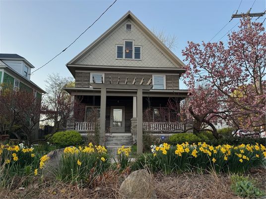 Exterior, Facade, Queen Anne Victorian