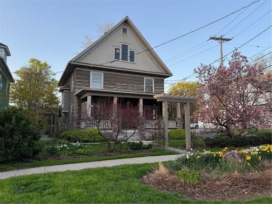 Backyard, Exterior, Facade, Queen Anne Victorian