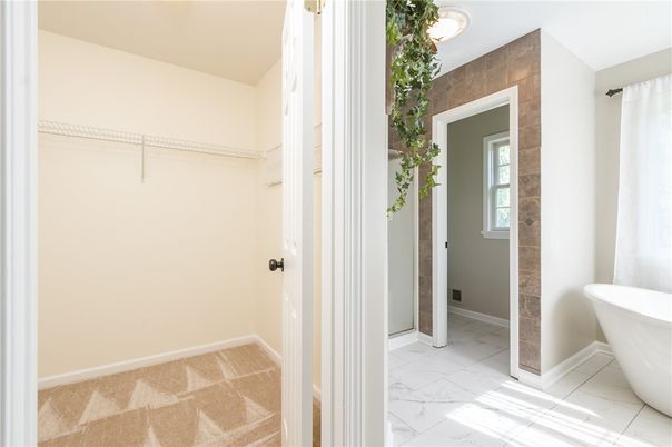 Bathroom, Free Standing Baths, Interior, Marble, Walk-in Closets