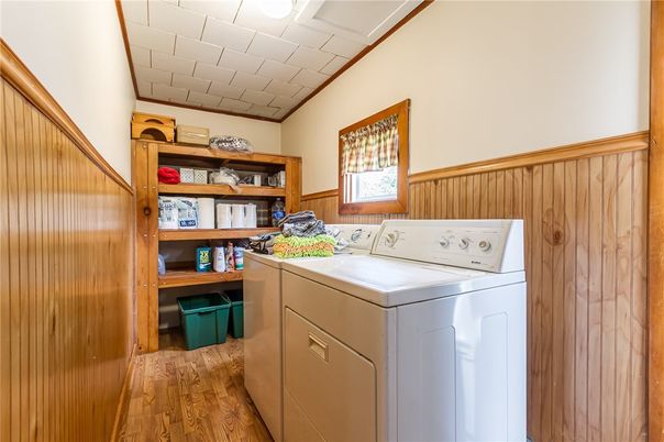 Interior, Washer, Wood Texture Flooring