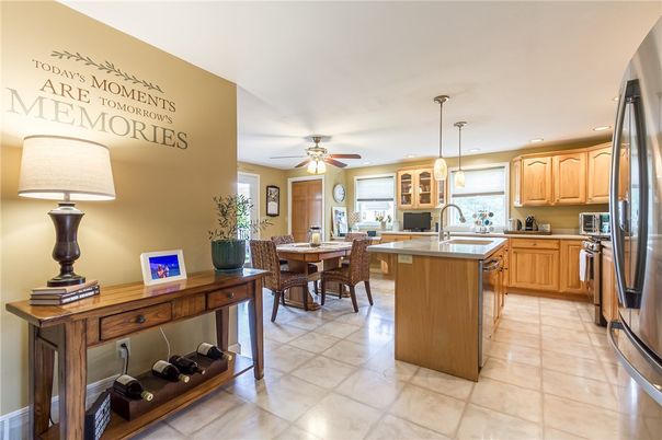 Dining room, Interior, Kitchen, Pendant Lights, Recessed Lighting, Stainless Steel Appliances