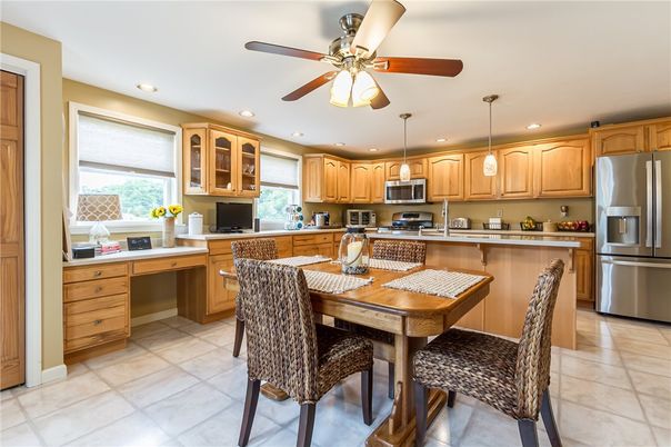 Dining room, Interior, Kitchen, Pendant Lights, Recessed Lighting, Stainless Steel Appliances