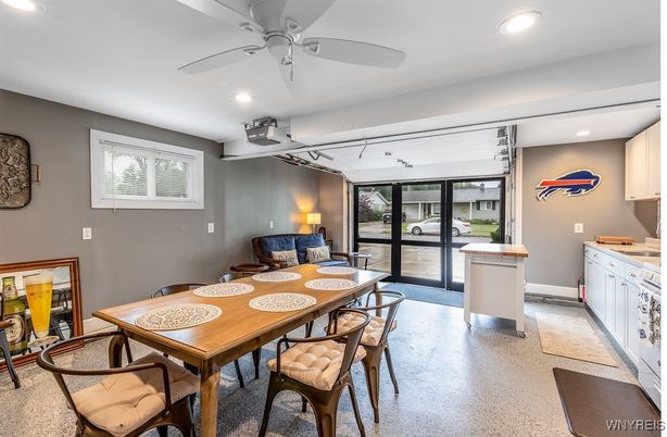 Dining room, Interior, Recessed Lighting