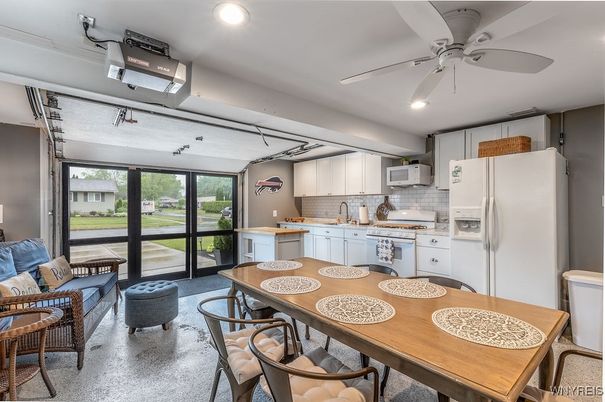 Dining room, Interior, Kitchen, Recessed Lighting