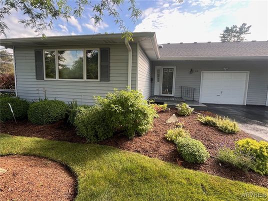 Attached, Exterior, Facade, Cape Cod