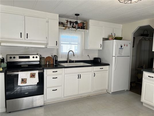 Chandelier, Interior, Kitchen
