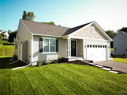 Attached, Exterior, Facade, Ranch