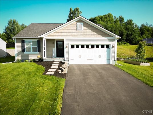 Attached, Exterior, Facade, Ranch