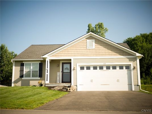 Attached, Exterior, Facade, Ranch