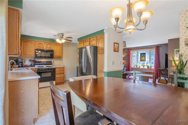 Chandelier, Dining room, Interior, Kitchen, Stainless Steel Appliances