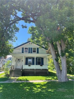 Exterior, Facade, American Foursquare