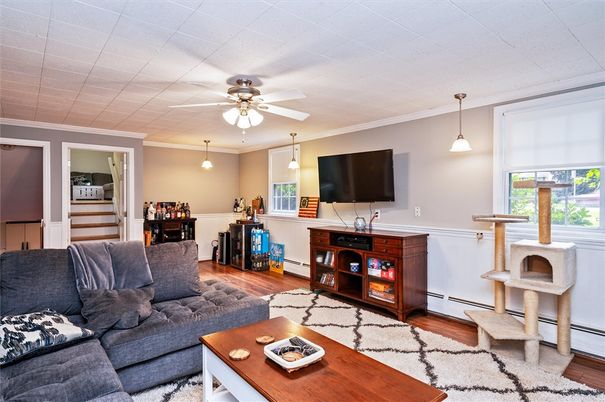 Interior, Living room, Pendant Lights, Wood Texture Flooring