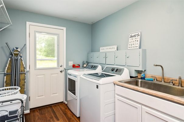 Interior, Washer, Wood Texture Flooring