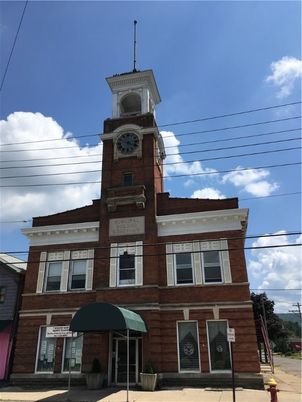 Exterior, Facade, Brick Facade, Rowhouse