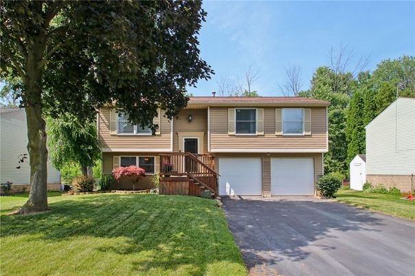 Attached, Exterior, Facade, Raised Ranch