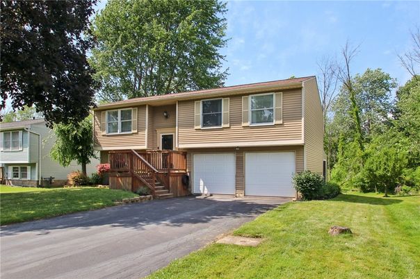 Attached, Exterior, Facade, Raised Ranch