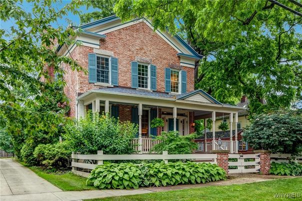 Exterior, Facade, Brick Facade, Queen Anne Victorian