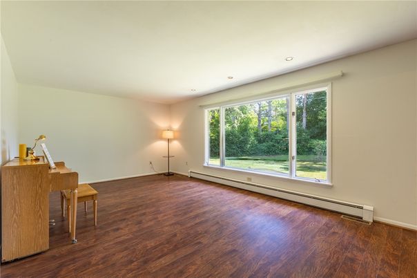 Interior, Piano, Recessed Lighting, Wood Texture Flooring