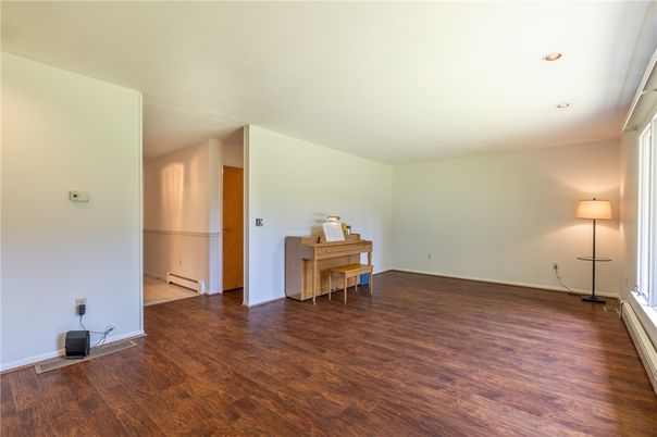 Interior, Piano, Recessed Lighting, Wood Texture Flooring