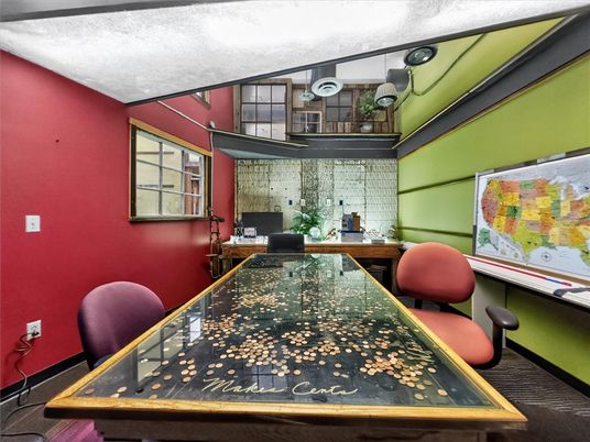 Home Office, Interior