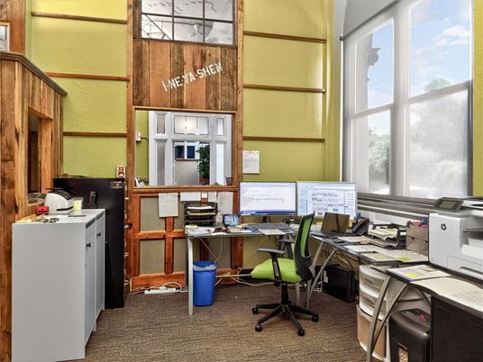 Home Office, Interior